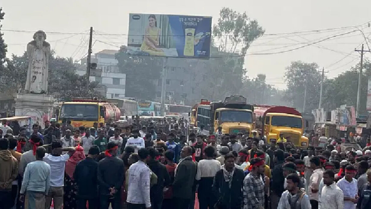 মহাসড়ক অবরোধ রবীন্দ্র বিশ্ববিদ্যালয়ের শিক্ষার্থীদের, দীর্ঘ যানজট