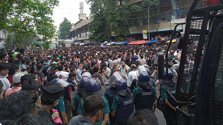 বঙ্গভবনে রাষ্ট্রপতি বরাবর স্মারকলিপি জমা দিলেন আন্দোলনকারীরা