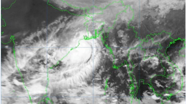 ধেয়ে আসছে ঘূর্ণিঝড়, খুলনা থেকে ৩৬৫ কিলোমিটার দূরে